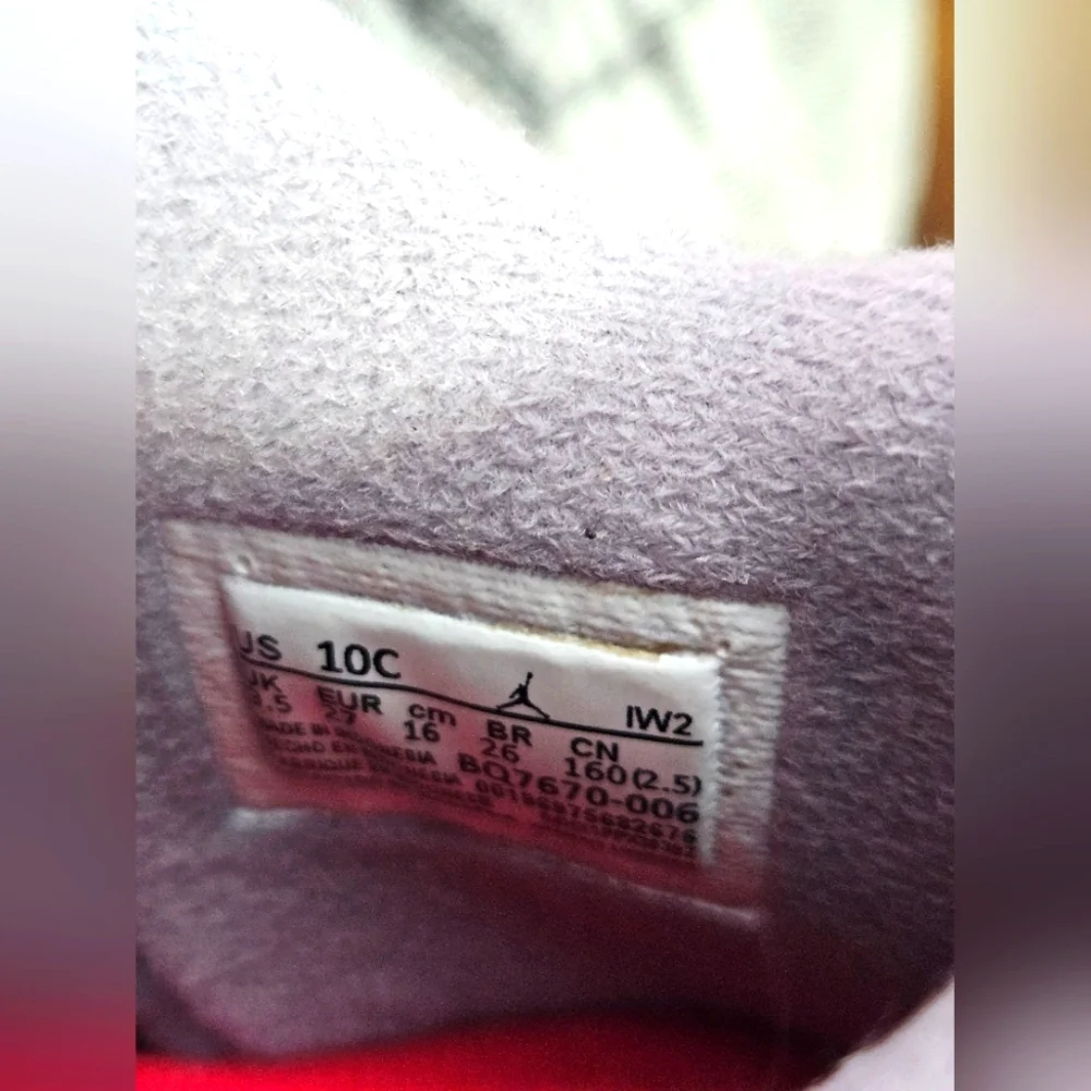 Jordan 4's, 10C, Black/Red/White - Picture 7 of 8